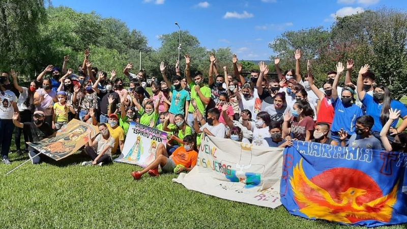 Encuentro de los grupos juveniles de la parroquia Santa Rosa de Lima