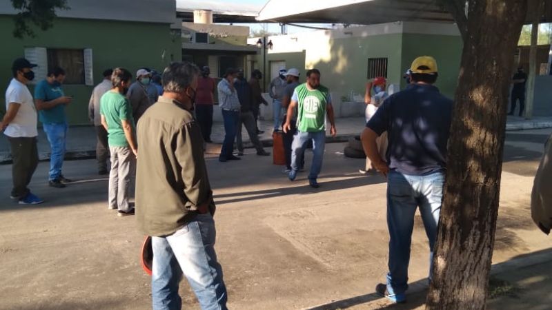 Fuerte protesta de municipales de Icaño