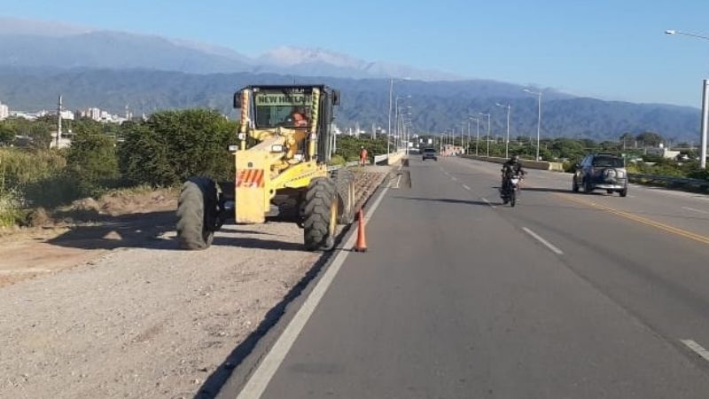 Previenen por trabajos en banquinas en Av. Juan Chelemín
