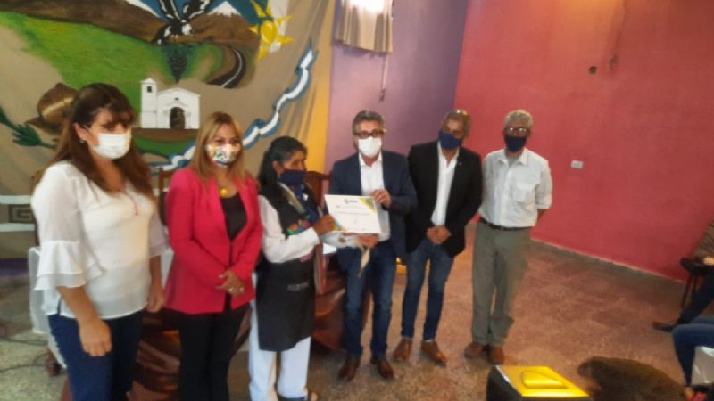 Entregaron beca cultural a las Hilanderas del Abaucán