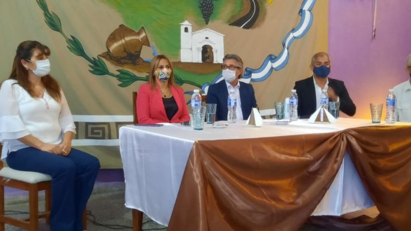 Entregaron beca cultural a las Hilanderas del Abaucán