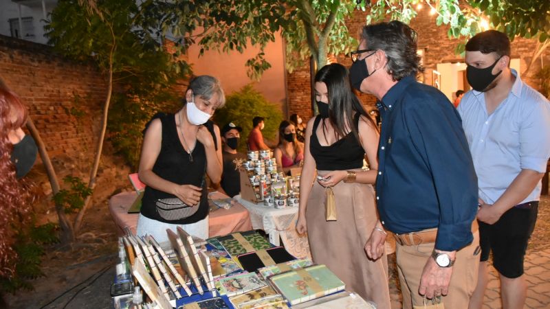 Mercado de libros y muchas propuestas para acercarse a la literatura