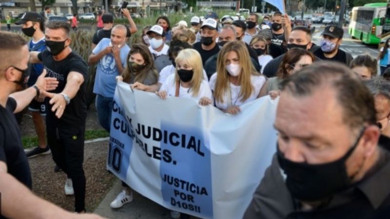 #10M: Dalma, Gianinna y Claudia Villafañe participaron de la marcha
