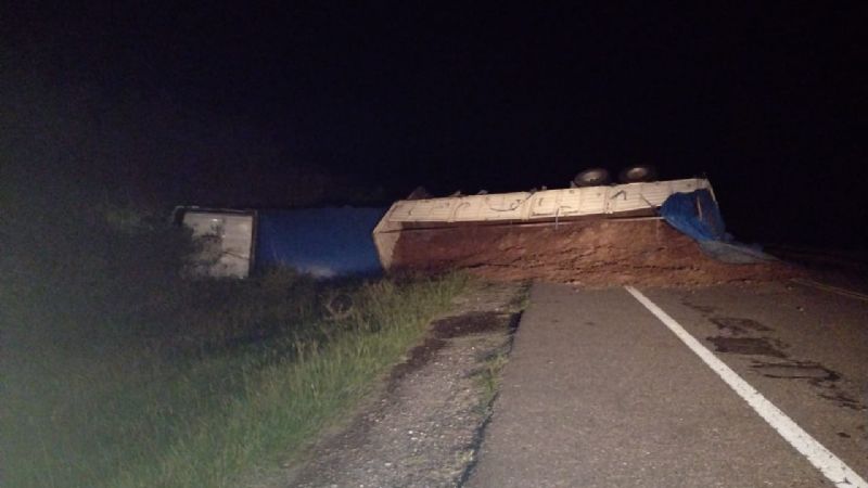 Volcó un camión en la Cuesta de El Totoral