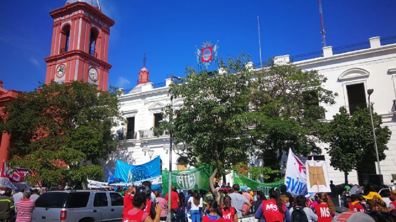 Caótico jueves con varias protestas en el centro y piquetes en rutas