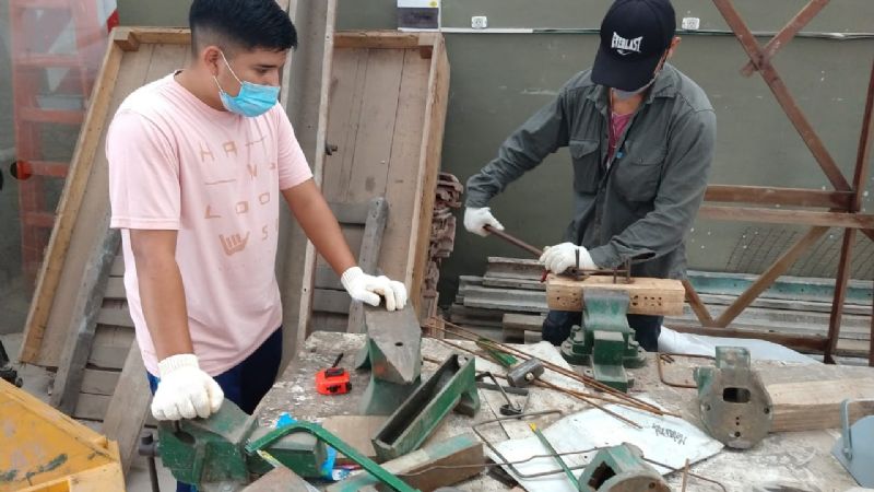 Talleres presenciales en la ENET N° 1