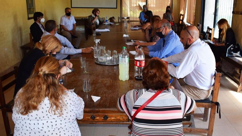 Educación y Recursos Humanos trabajan en la actualización docente