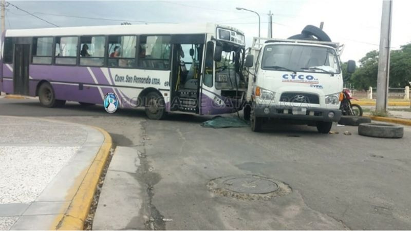 Dos pasajeras golpeadas al chocar un colectivo