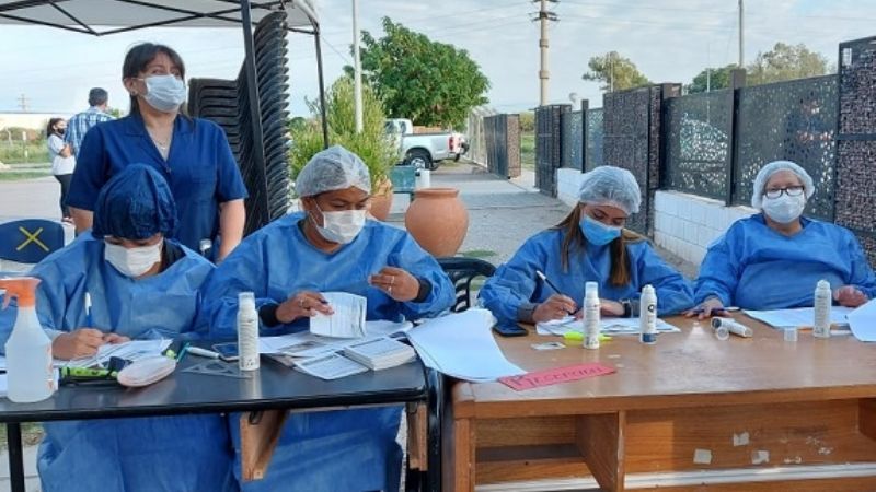 Mayores de 80 años ya reciben la primera dosis en Recreo