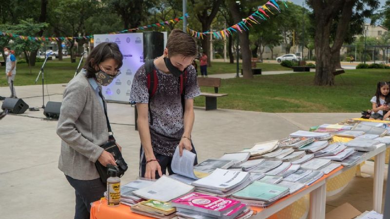 Se llevó a cabo la feria de apuntes y libros