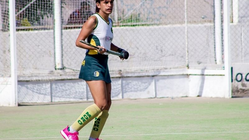 Histórico: Joven transgenero jugó su primer torneo de hockey femenino