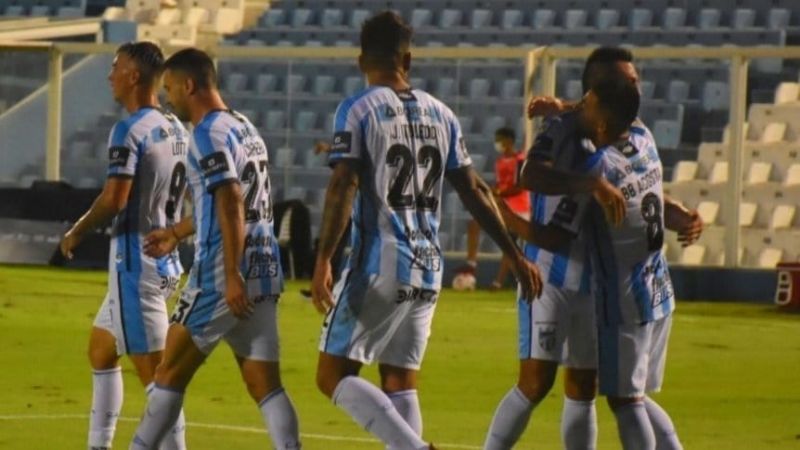 Independiente goleó 6-0 a Sarmiento y se sumó a los líderes