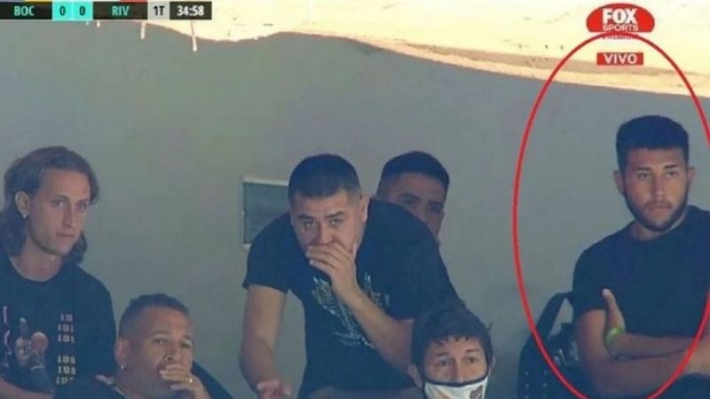 El hijo de Riquelme debía estar aislado y asistió al Superclásico