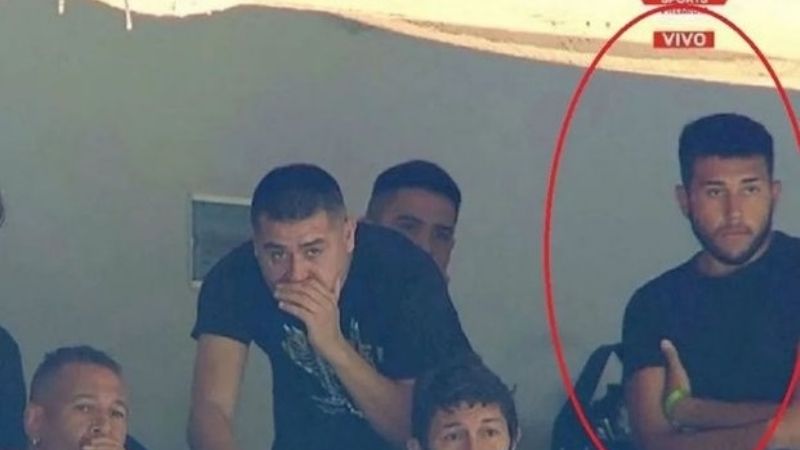 El hijo de Riquelme debía estar aislado y asistió al Superclásico