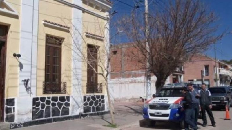 Robó dinero a una pareja que logró detener al ladrón