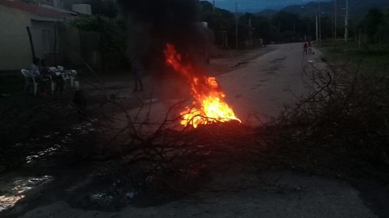 Violento corte de ruta en Banda de Varela por la falta de agua