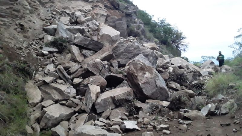 La Chilca intransitable por tremendo derrumbe
