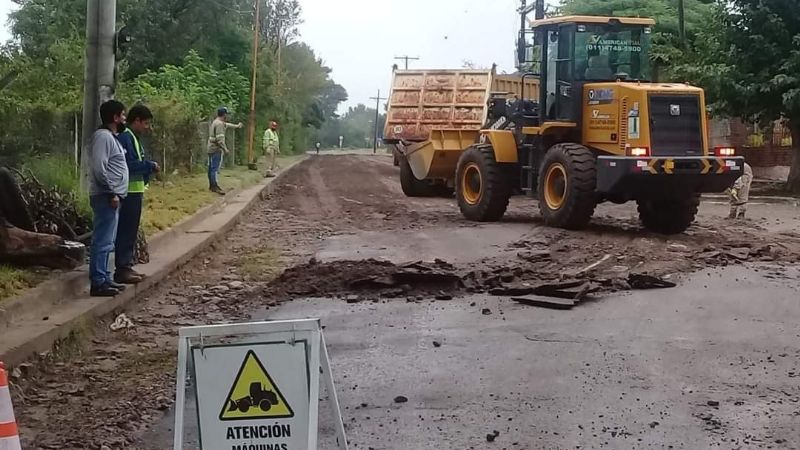 Interrumpen el tránsito en La Carrera por obra de asfaltado