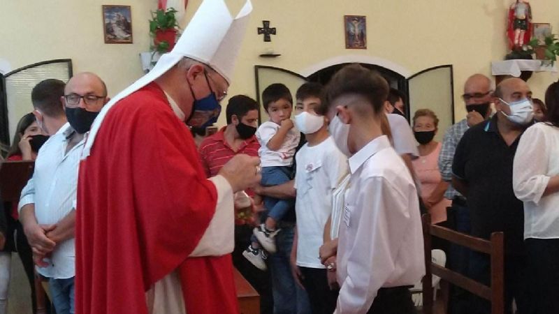 Celebran Confirmaciones en la parroquia San Roque de Recreo