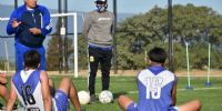 GUZMÁN Y TOLEDO, entrenando al plantel superior de Vélez en el predio 