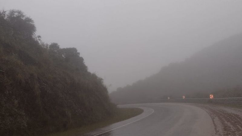 Por lluvia y neblina, transitar con precaución en Cuesta del Totoral