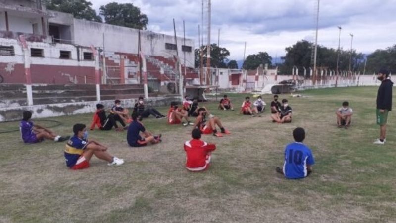 Vélez ratificó al “Palo” Guzmán al frente del plantel superior