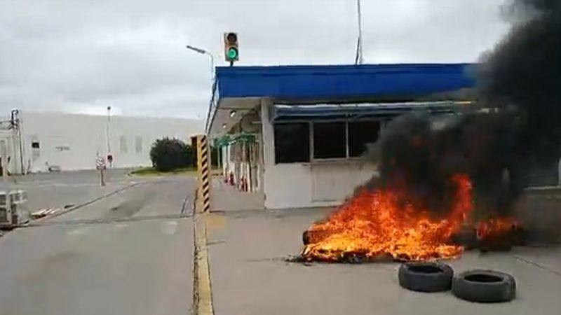 Ruidosa manifestación se concentró frente a la planta de Arcor
