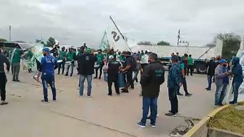 Ruidosa manifestación se concentró frente a la planta de Arcor