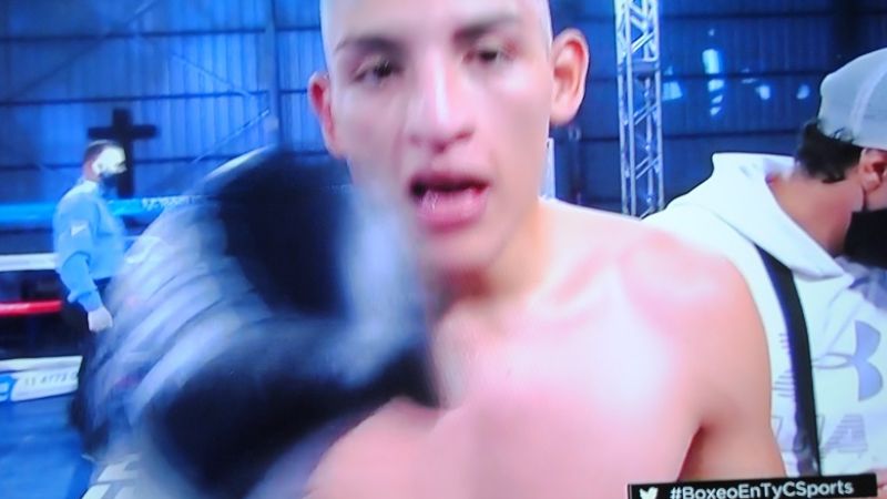 Pablo Corzo en el 4to. y “Sansón” Rosa en el 2do., por KO