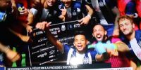 TALLERES festejando el pase a16vos. y el cheque de 675 mil pesos, con el goleador Valoyes y arquero Díaz en primer plano