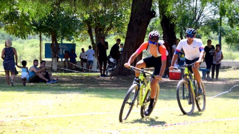Convocante "1er. Triatlón Capayense" en Chumbicha