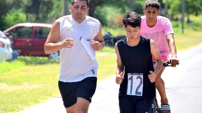Convocante "1er. Triatlón Capayense" en Chumbicha