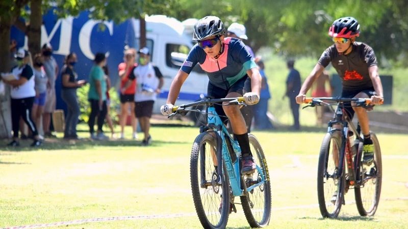 Convocante "1er. Triatlón Capayense" en Chumbicha