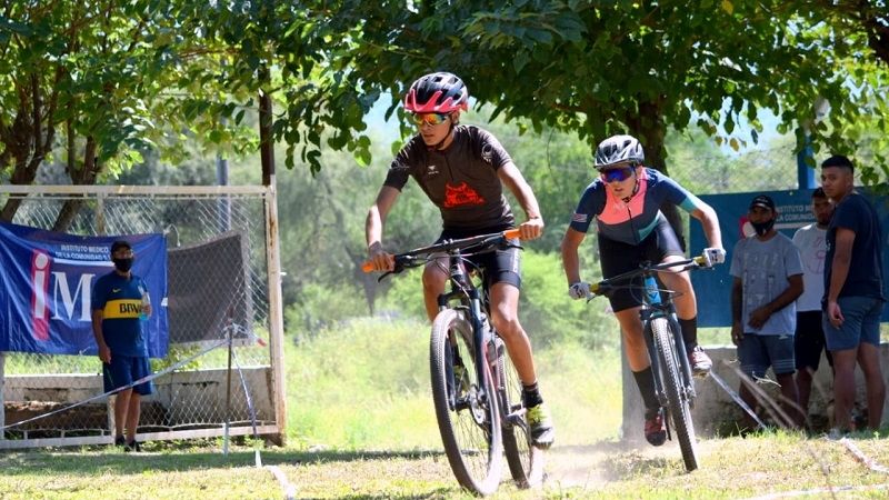 Convocante "1er. Triatlón Capayense" en Chumbicha