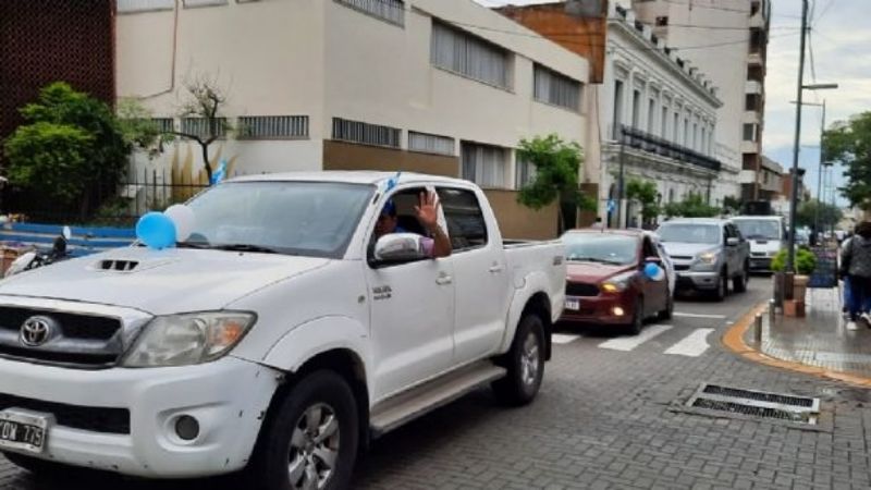 Caravana de docentes que piden el no inicio de clases