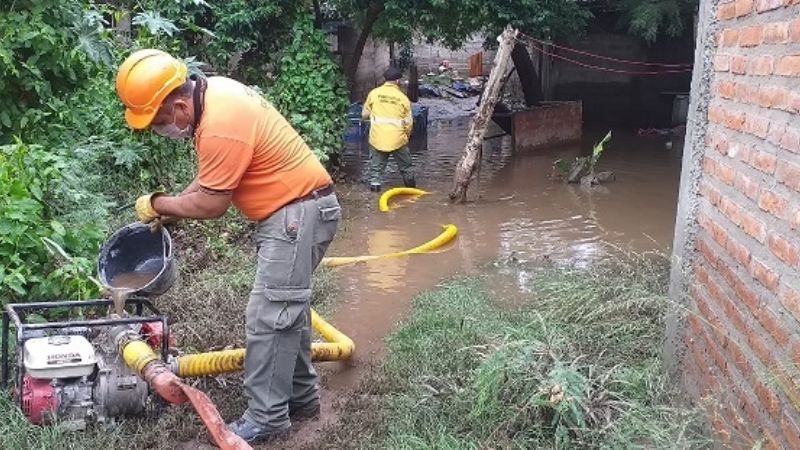 Fuerte operativo de asistencia de Defensa Civil tras la tormenta