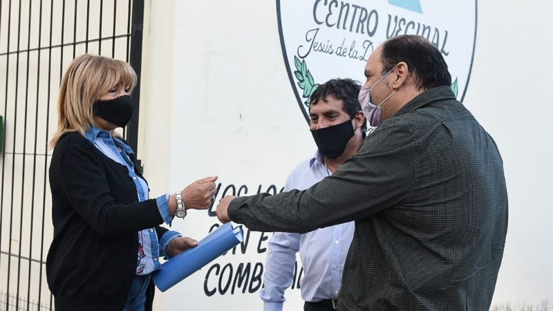 El intendente Saadi visitó el barrio Policial