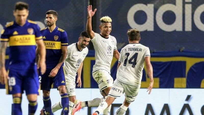 Talleres dejó sin invicto a Boca: 2-1, en La Bombonera