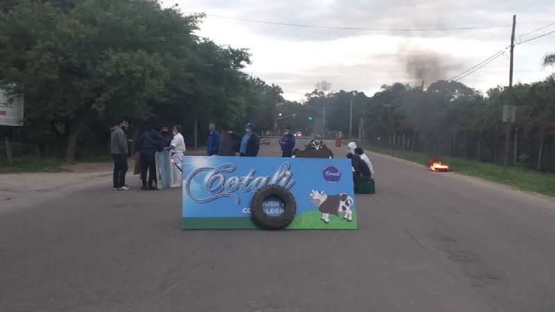 Operarios de Cotalí cortan ruta 41