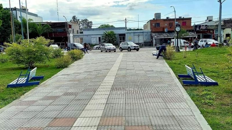 Nuevos bancos en Plaza 25 de Mayo de Recreo