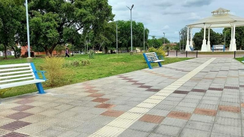 Nuevos bancos en Plaza 25 de Mayo de Recreo