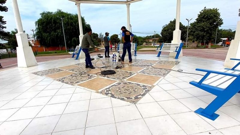 Nuevos bancos en Plaza 25 de Mayo de Recreo