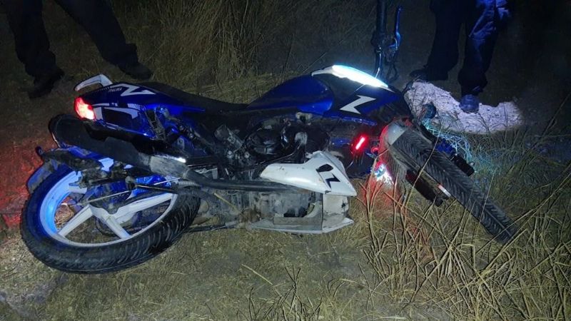 Motociclista chocó contra un árbol en Fray Mamerto Esquiú