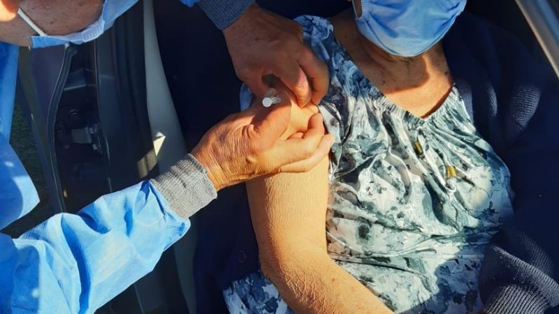 Vacunan a mayores de 80 años en Icaño