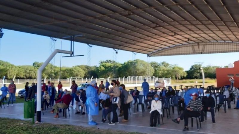 Vacunan a mayores de 80 años en Icaño