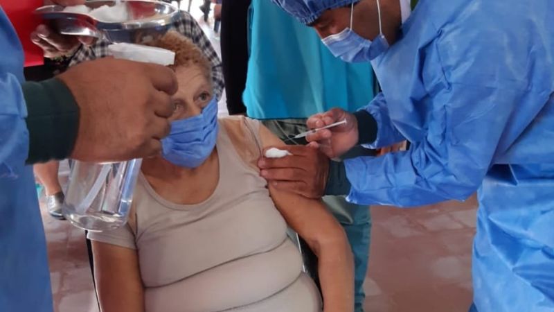 Vacunan a mayores de 80 años en Icaño