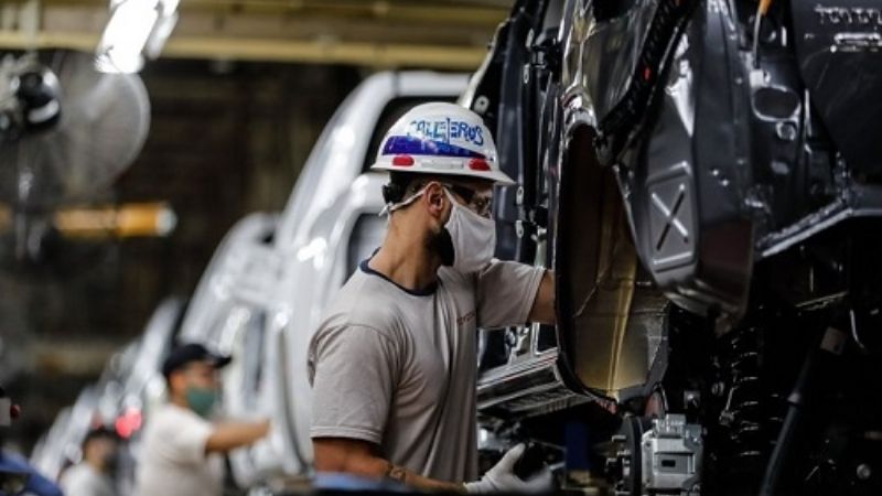 Por el impacto de la pandemia, el PBI de Argentina se contrajo un 9,9%