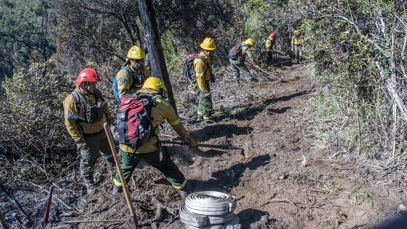 Brigadistas catamarqueños continúan sus tareas en la Patagonia