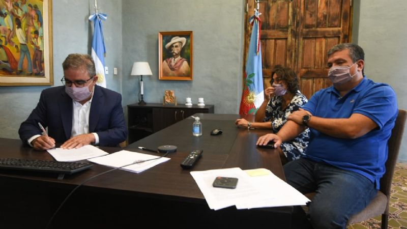 Firmaron convenio para dos puentes en Santa María