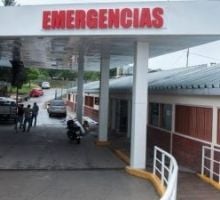 Se llevó por delante una puerta de vidrio